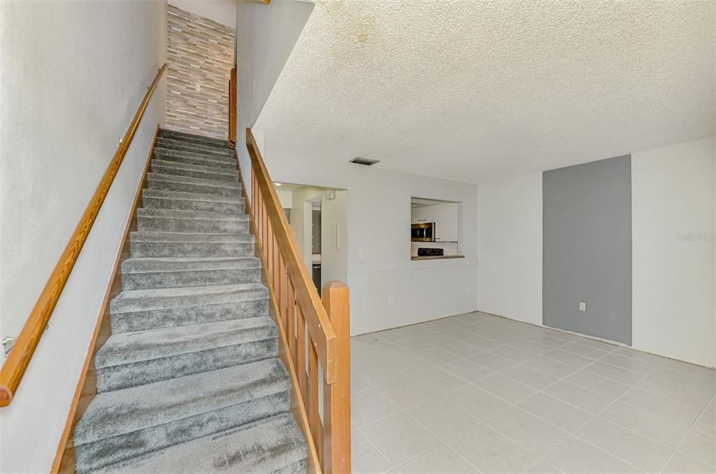 合同活跃: $150,000 (2 贝兹, 2 浴室, 1263 平方英尺)