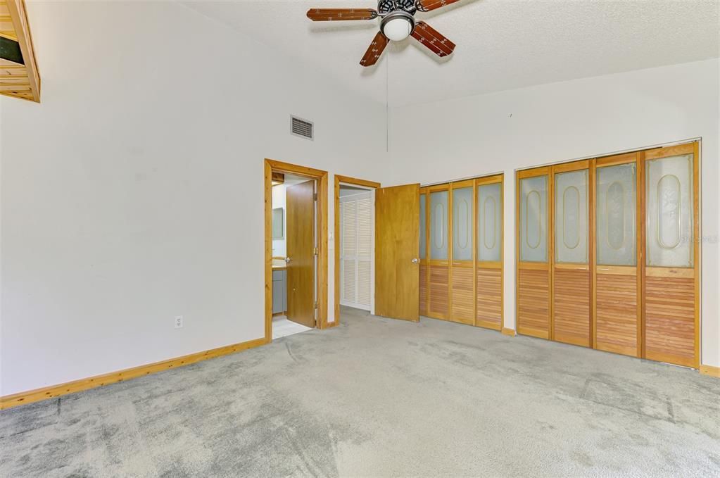 合同活跃: $150,000 (2 贝兹, 2 浴室, 1263 平方英尺)