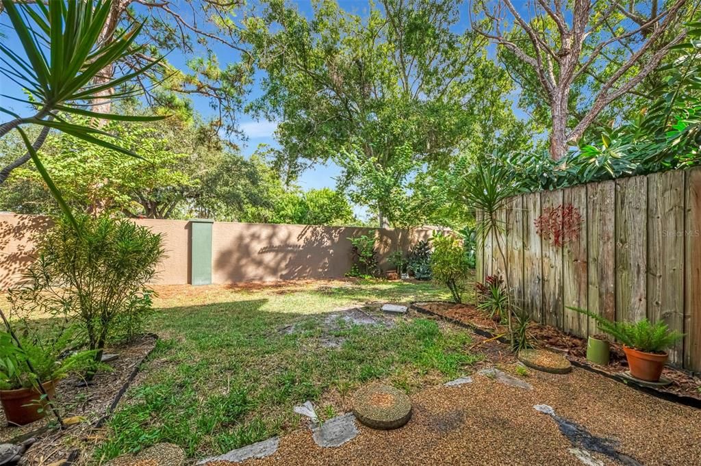 合同活跃: $150,000 (2 贝兹, 2 浴室, 1263 平方英尺)