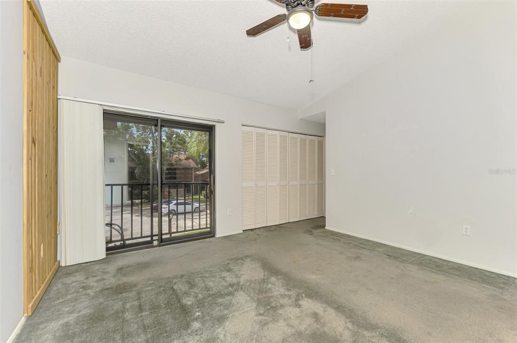 合同活跃: $150,000 (2 贝兹, 2 浴室, 1263 平方英尺)