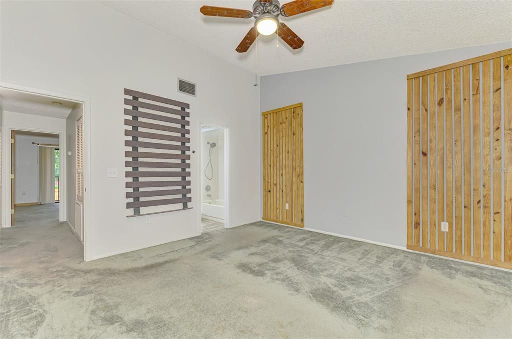 合同活跃: $150,000 (2 贝兹, 2 浴室, 1263 平方英尺)