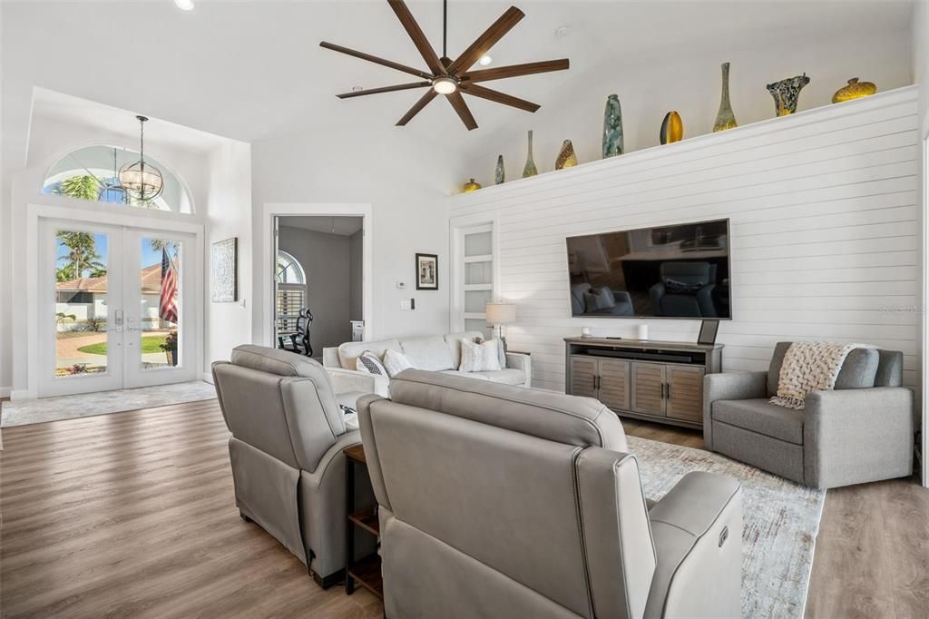 Active With Contract: $950,000 (3 beds, 2 baths, 2160 Square Feet)