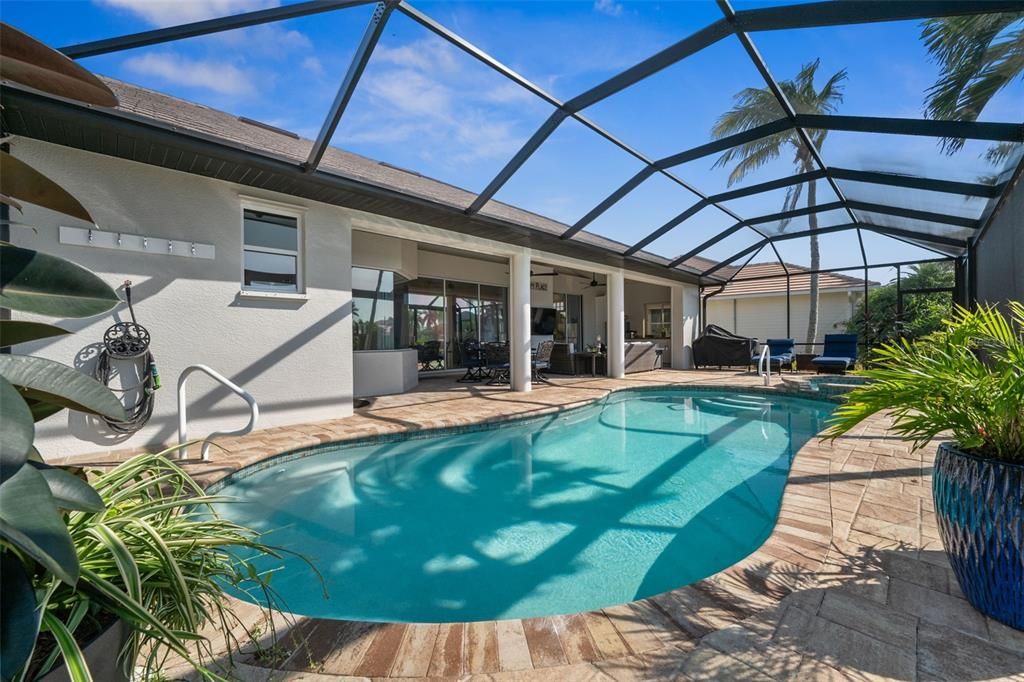 Active With Contract: $950,000 (3 beds, 2 baths, 2160 Square Feet)