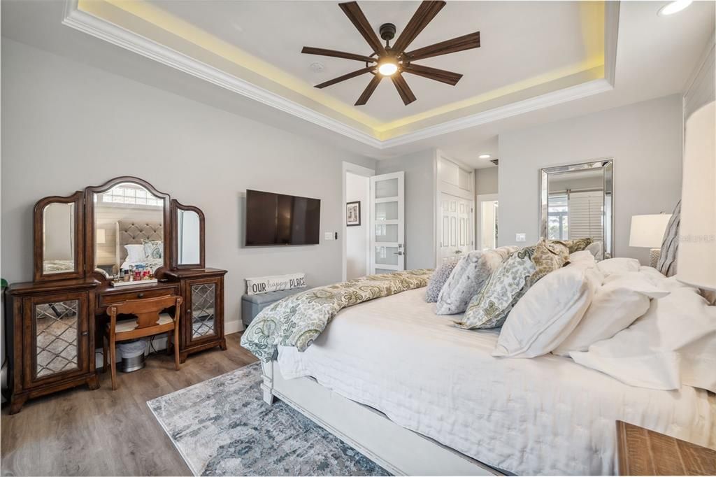 Active With Contract: $950,000 (3 beds, 2 baths, 2160 Square Feet)