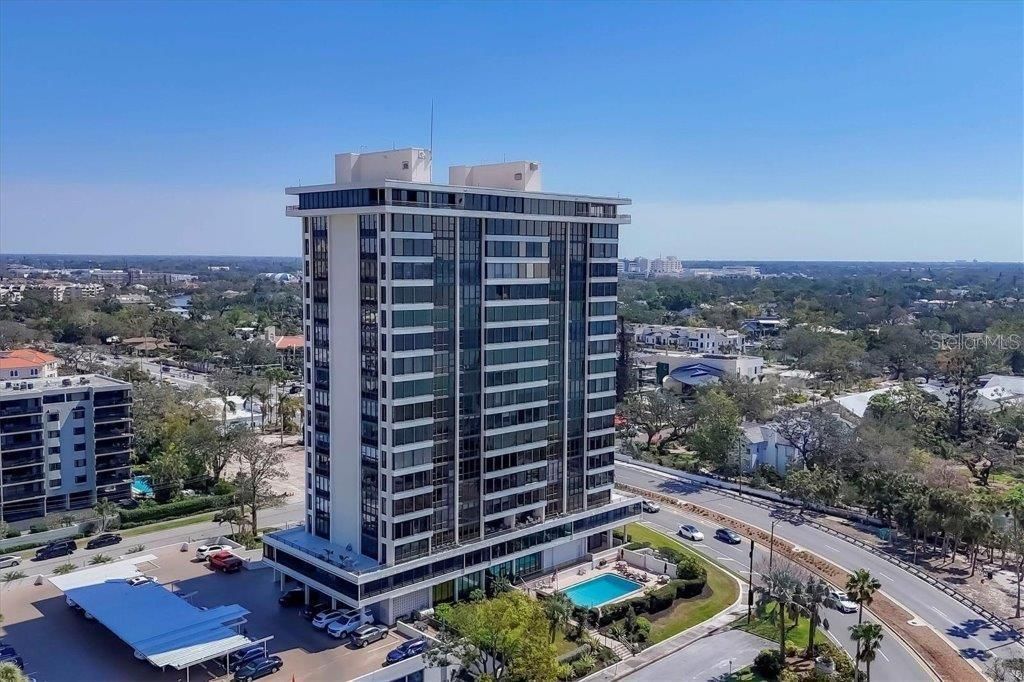 Active With Contract: $789,000 (2 beds, 2 baths, 1477 Square Feet)