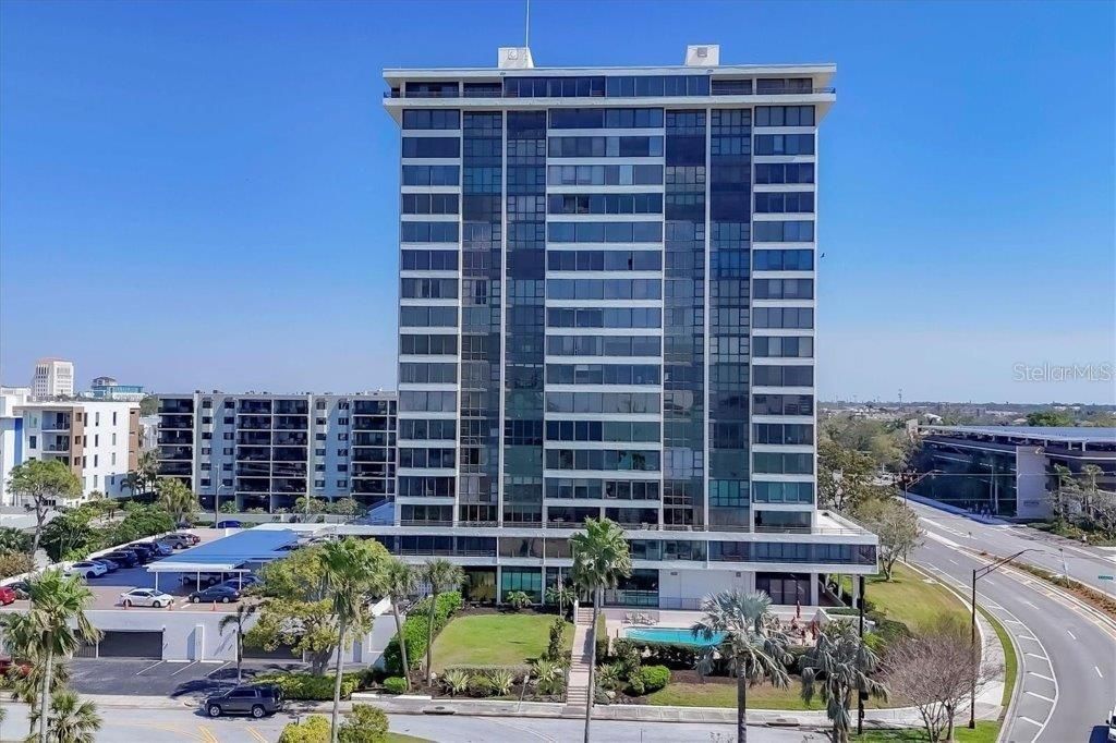 Active With Contract: $789,000 (2 beds, 2 baths, 1477 Square Feet)