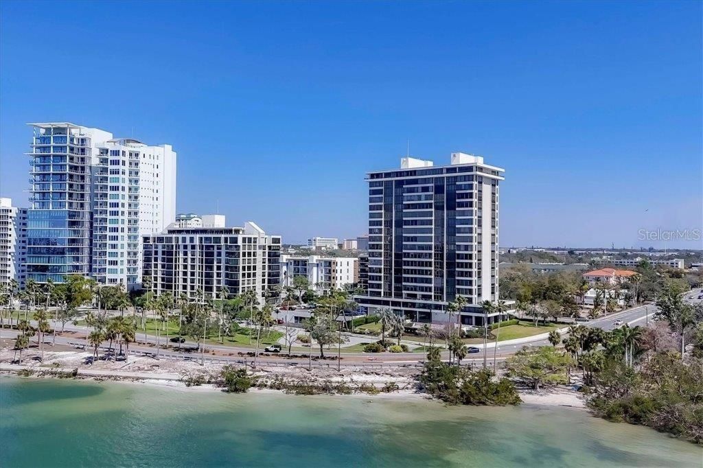 Active With Contract: $789,000 (2 beds, 2 baths, 1477 Square Feet)