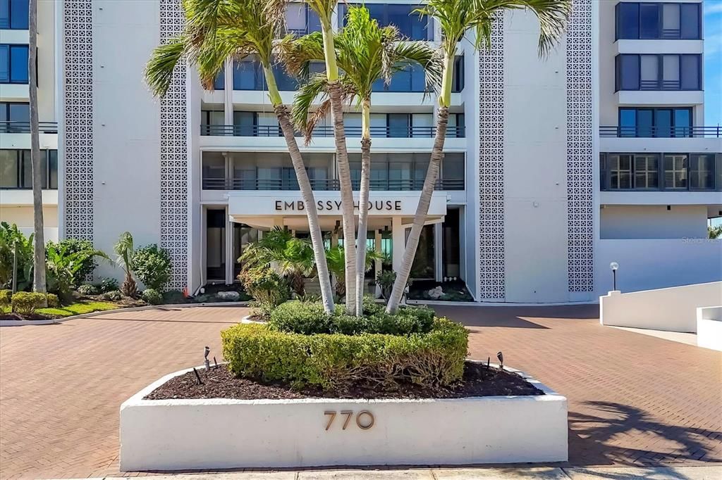 Active With Contract: $789,000 (2 beds, 2 baths, 1477 Square Feet)