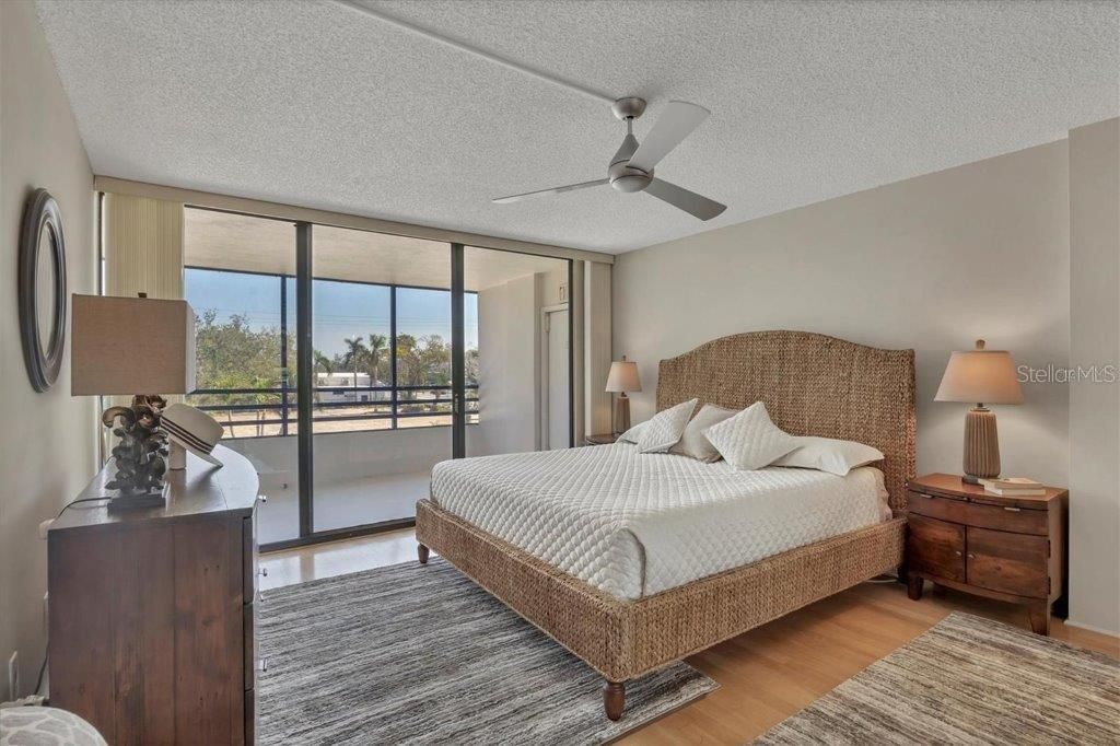 Active With Contract: $789,000 (2 beds, 2 baths, 1477 Square Feet)