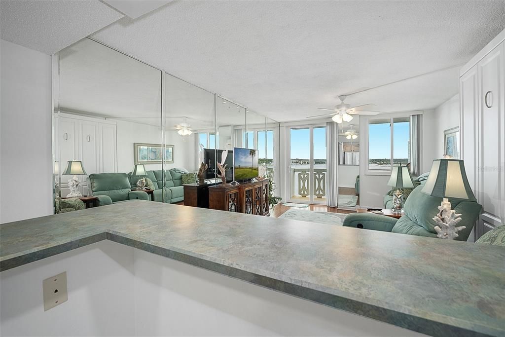 На продажу: $175,000 (1 спален, 1 ванн, 822 Квадратных фут)