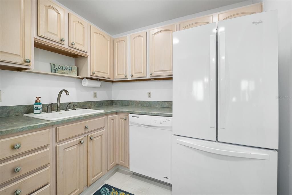 На продажу: $175,000 (1 спален, 1 ванн, 822 Квадратных фут)