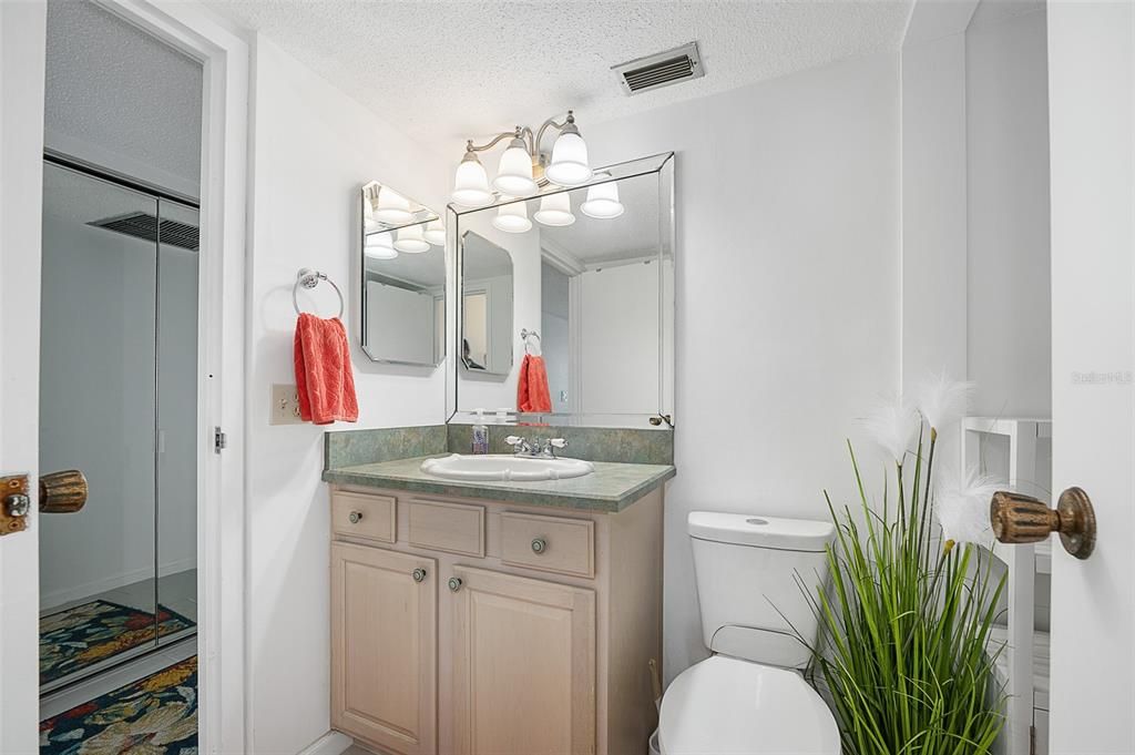 На продажу: $175,000 (1 спален, 1 ванн, 822 Квадратных фут)