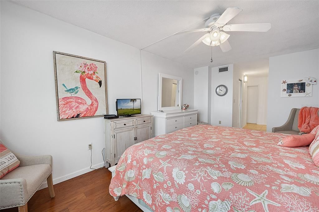 На продажу: $175,000 (1 спален, 1 ванн, 822 Квадратных фут)