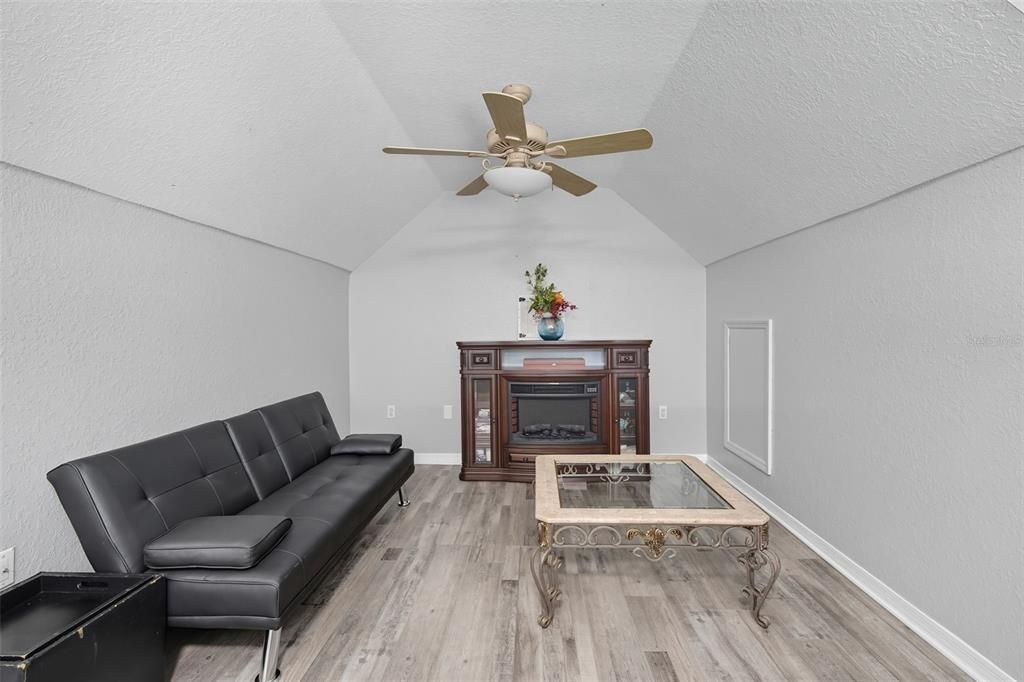 En Venta: $290,000 (2 camas, 2 baños, 1373 Pies cuadrados)