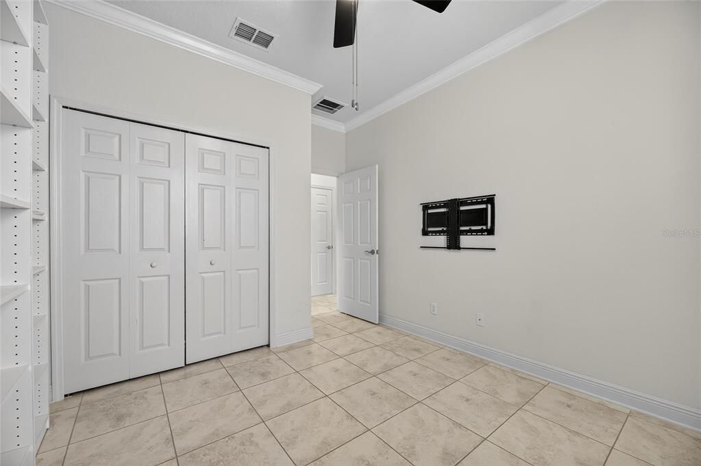 合同活跃: $2,600 (4 贝兹, 2 浴室, 2073 平方英尺)