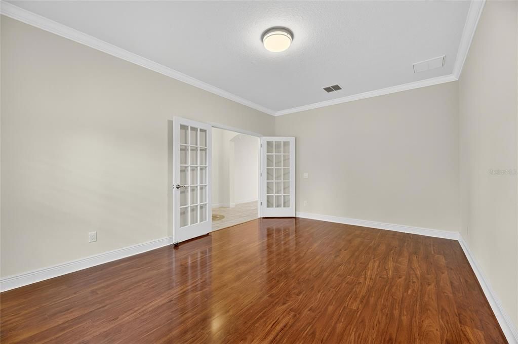 合同活跃: $2,600 (4 贝兹, 2 浴室, 2073 平方英尺)