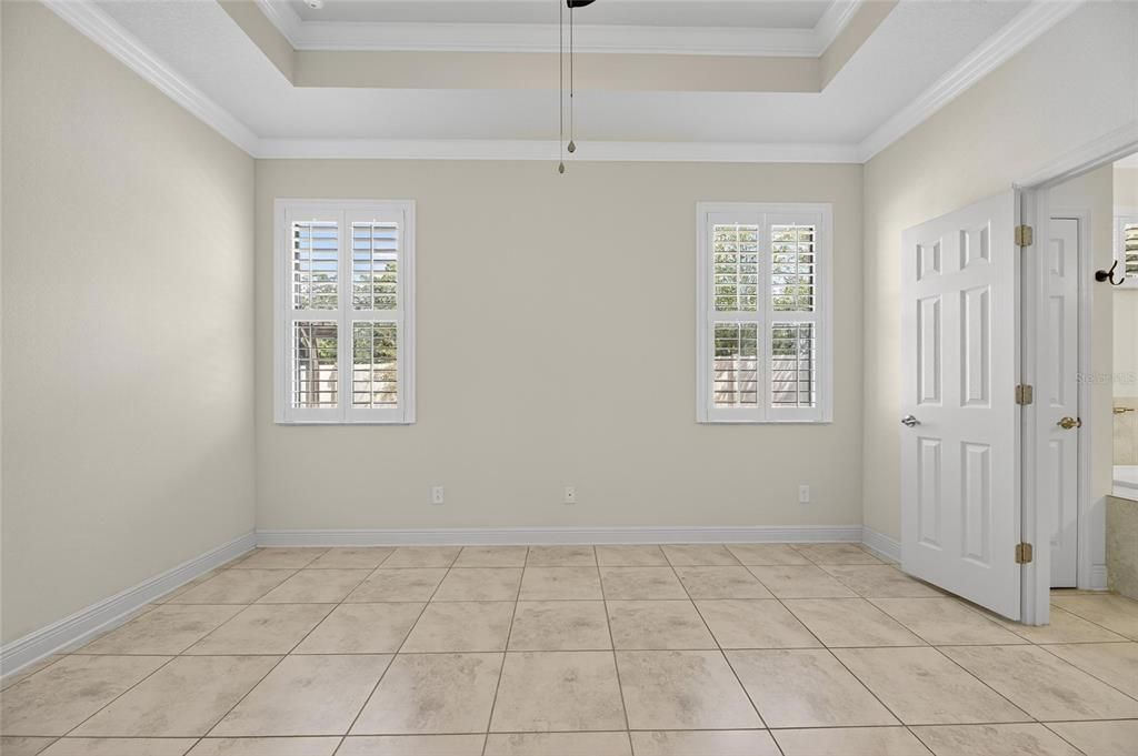 合同活跃: $2,600 (4 贝兹, 2 浴室, 2073 平方英尺)