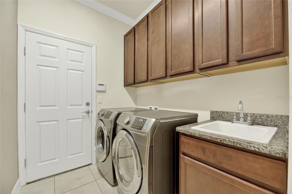 合同活跃: $2,600 (4 贝兹, 2 浴室, 2073 平方英尺)