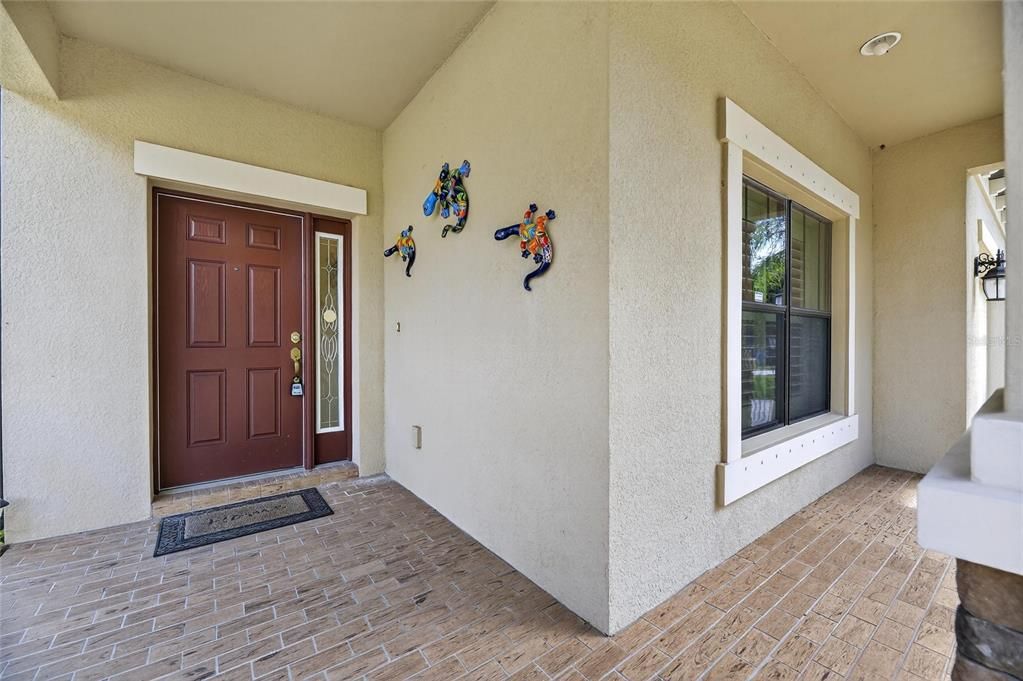 合同活跃: $2,600 (4 贝兹, 2 浴室, 2073 平方英尺)