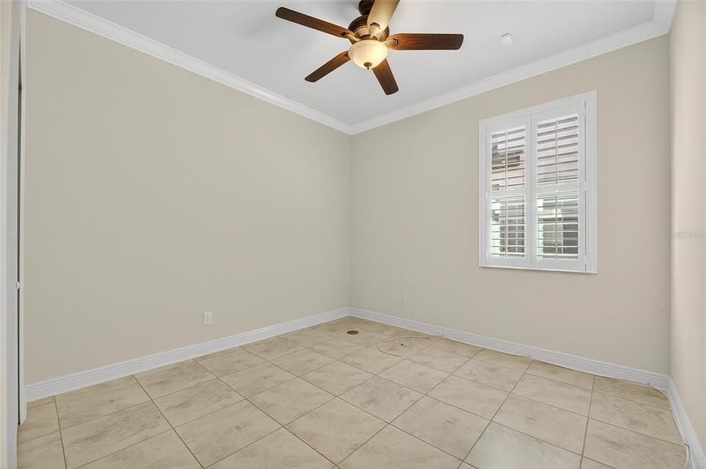 合同活跃: $2,600 (4 贝兹, 2 浴室, 2073 平方英尺)