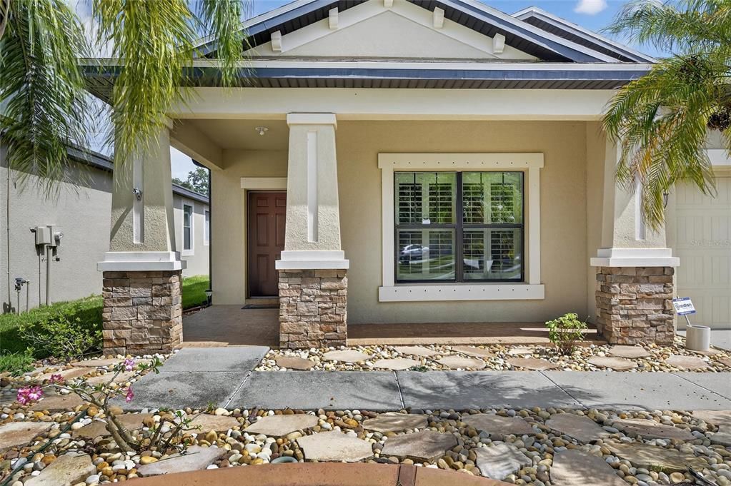 合同活跃: $2,600 (4 贝兹, 2 浴室, 2073 平方英尺)