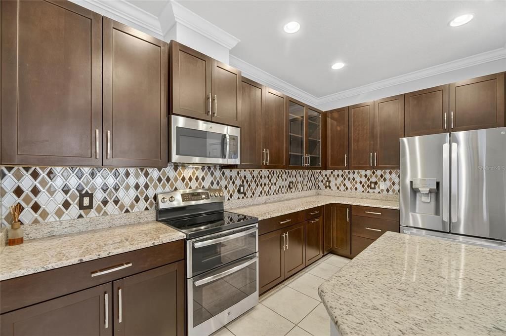 合同活跃: $2,600 (4 贝兹, 2 浴室, 2073 平方英尺)