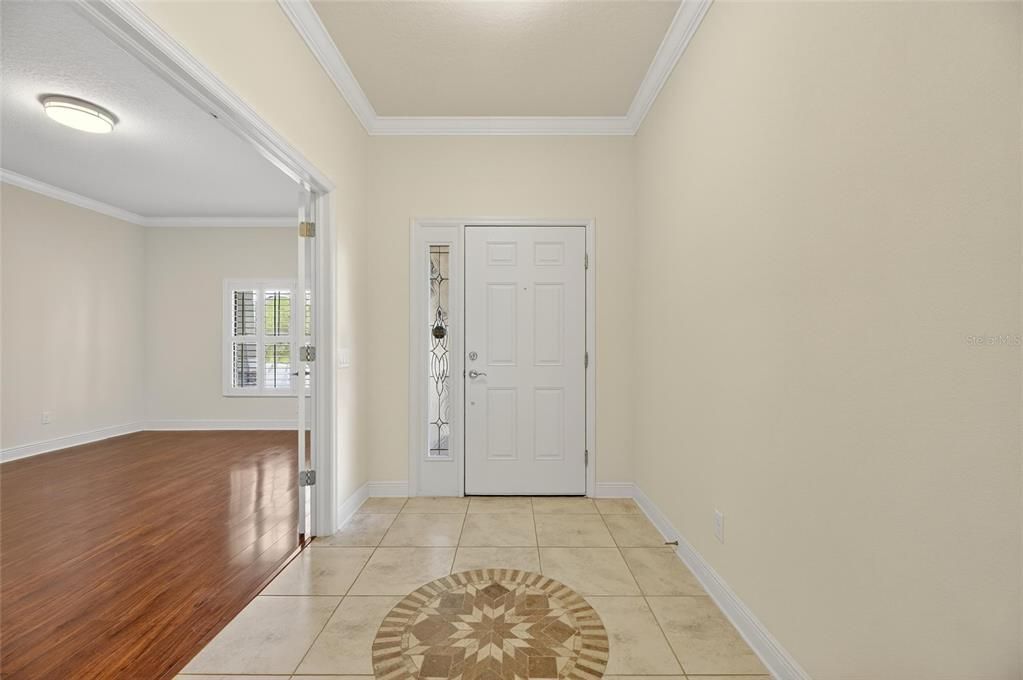 合同活跃: $2,600 (4 贝兹, 2 浴室, 2073 平方英尺)