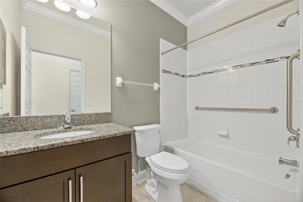 合同活跃: $2,600 (4 贝兹, 2 浴室, 2073 平方英尺)