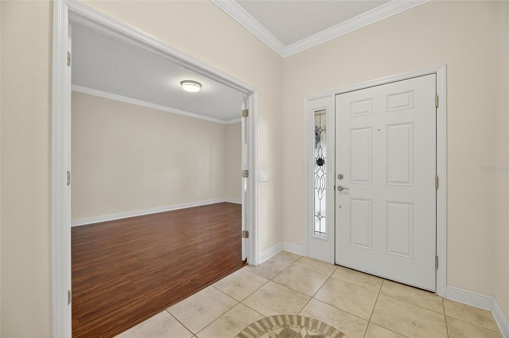 合同活跃: $2,600 (4 贝兹, 2 浴室, 2073 平方英尺)