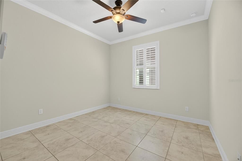 合同活跃: $2,600 (4 贝兹, 2 浴室, 2073 平方英尺)