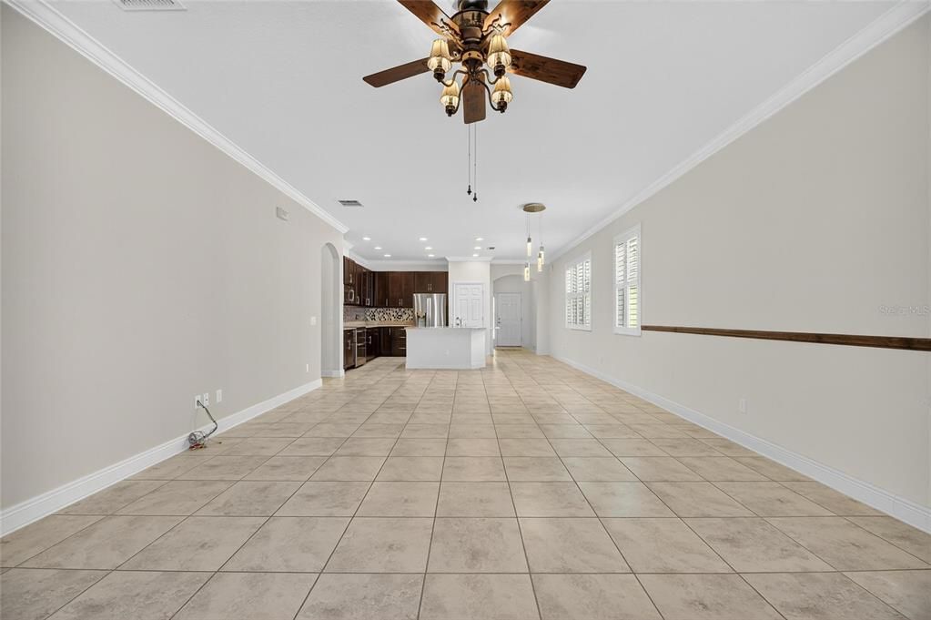 合同活跃: $2,600 (4 贝兹, 2 浴室, 2073 平方英尺)