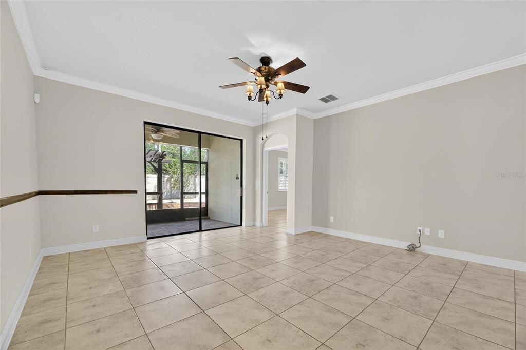 合同活跃: $2,600 (4 贝兹, 2 浴室, 2073 平方英尺)