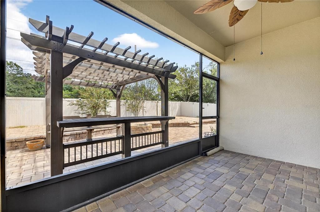 合同活跃: $2,600 (4 贝兹, 2 浴室, 2073 平方英尺)