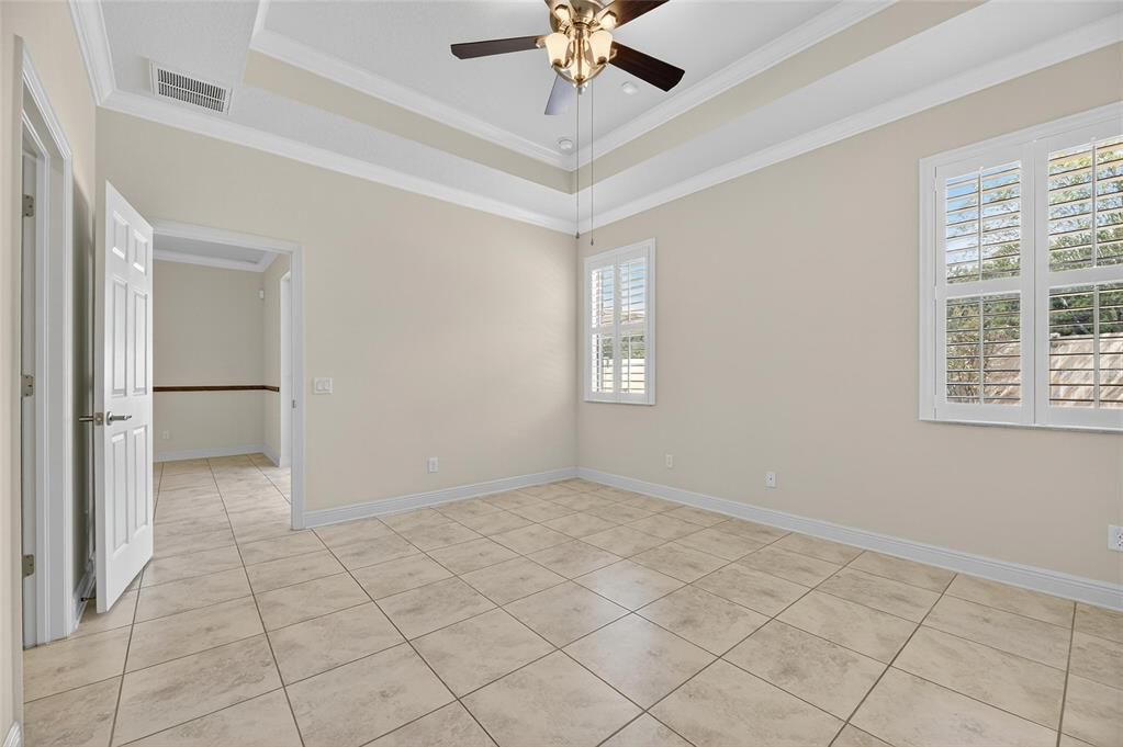 合同活跃: $2,600 (4 贝兹, 2 浴室, 2073 平方英尺)