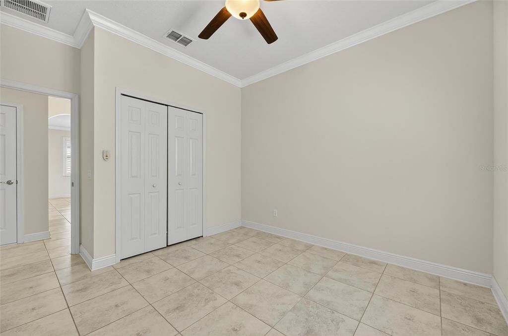 合同活跃: $2,600 (4 贝兹, 2 浴室, 2073 平方英尺)