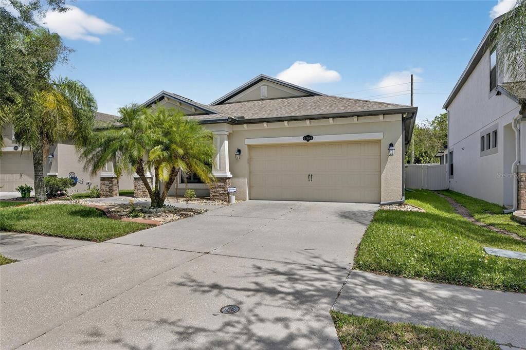 合同活跃: $2,600 (4 贝兹, 2 浴室, 2073 平方英尺)