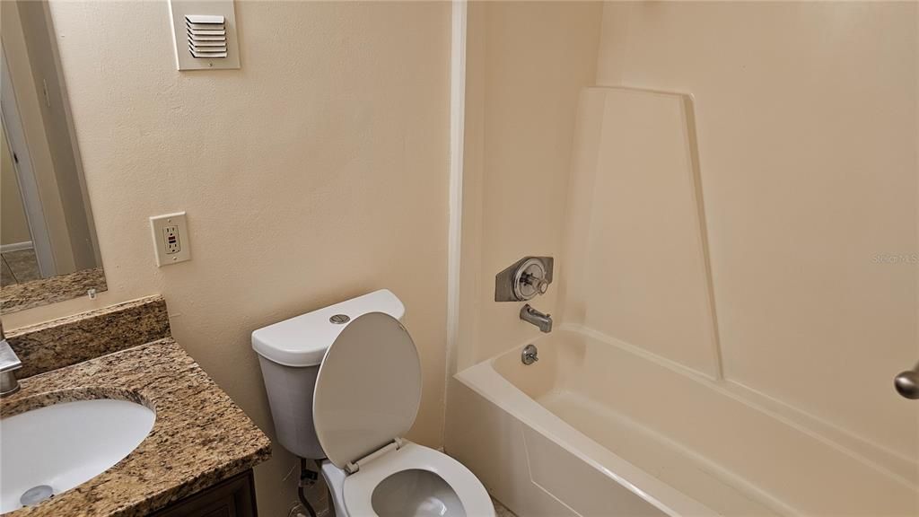 待售: $162,900 (2 贝兹, 2 浴室, 1012 平方英尺)