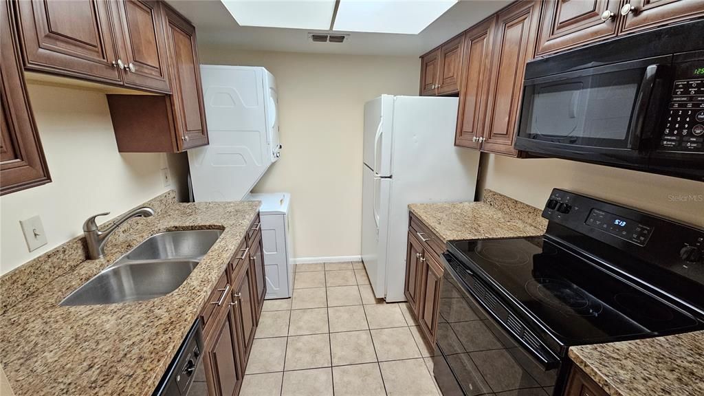 待售: $162,900 (2 贝兹, 2 浴室, 1012 平方英尺)