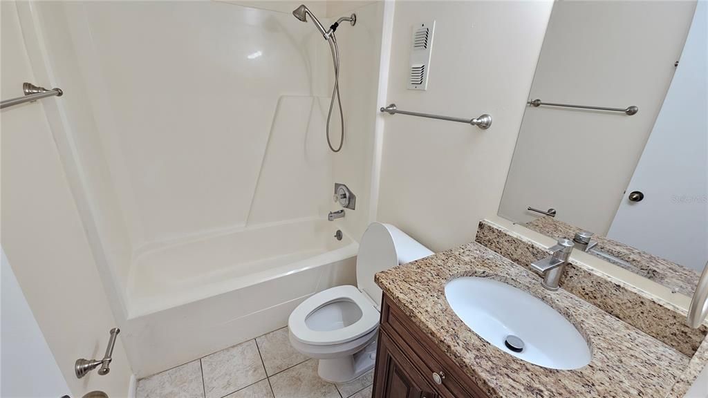 待售: $162,900 (2 贝兹, 2 浴室, 1012 平方英尺)