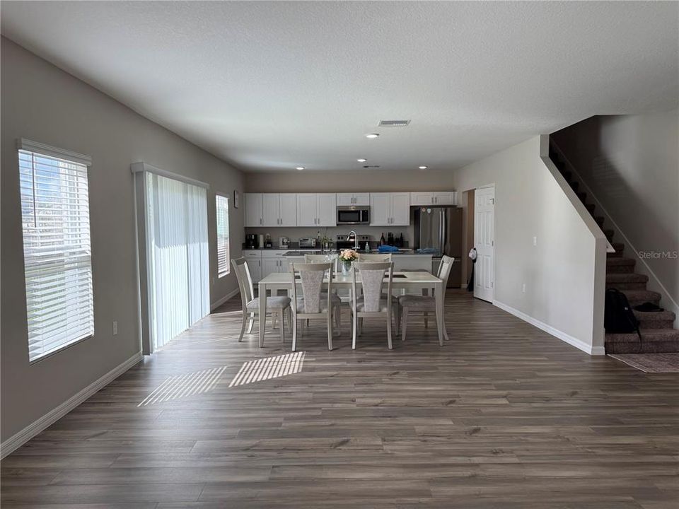 出租: $2,400 (5 贝兹, 3 浴室, 2888 平方英尺)