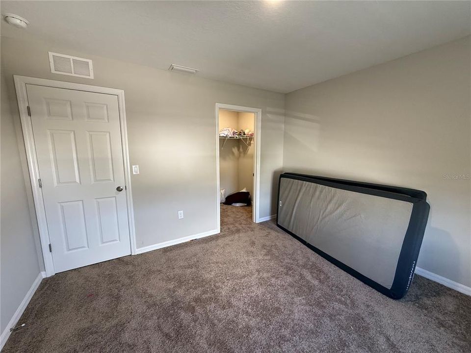 出租: $2,400 (5 贝兹, 3 浴室, 2888 平方英尺)