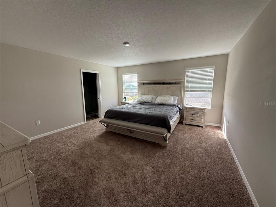 出租: $2,400 (5 贝兹, 3 浴室, 2888 平方英尺)