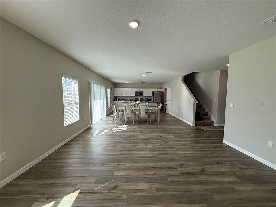 出租: $2,400 (5 贝兹, 3 浴室, 2888 平方英尺)