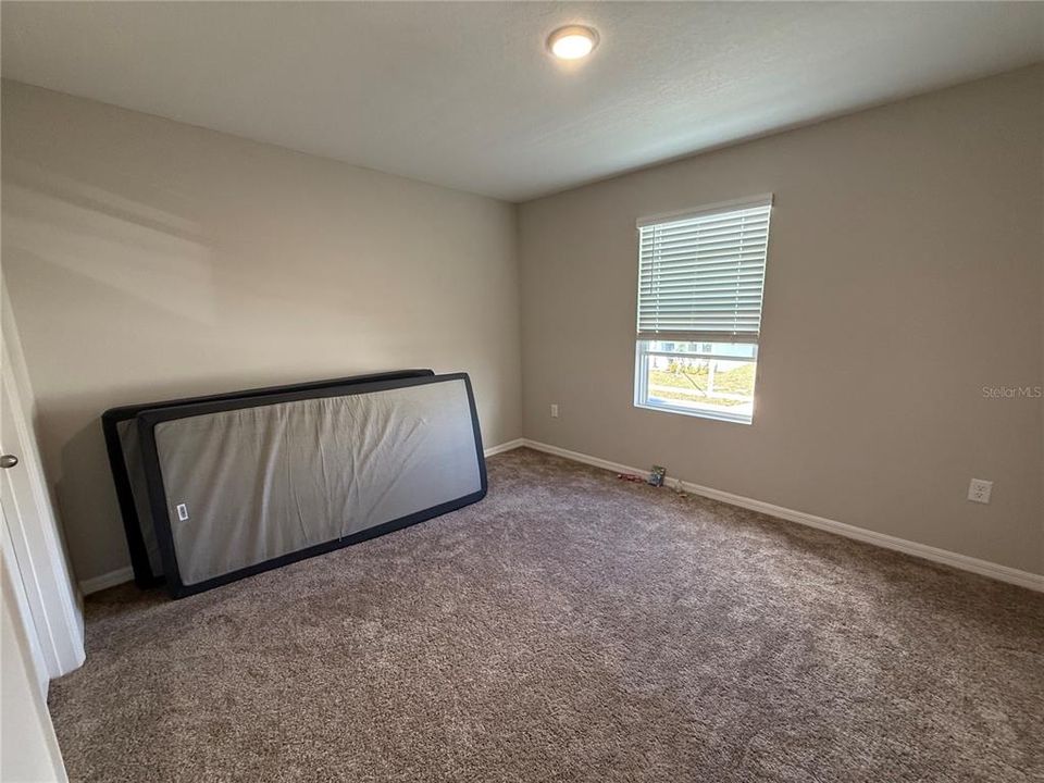 出租: $2,400 (5 贝兹, 3 浴室, 2888 平方英尺)