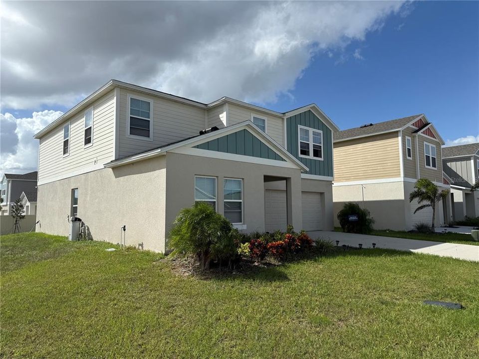 出租: $2,400 (5 贝兹, 3 浴室, 2888 平方英尺)