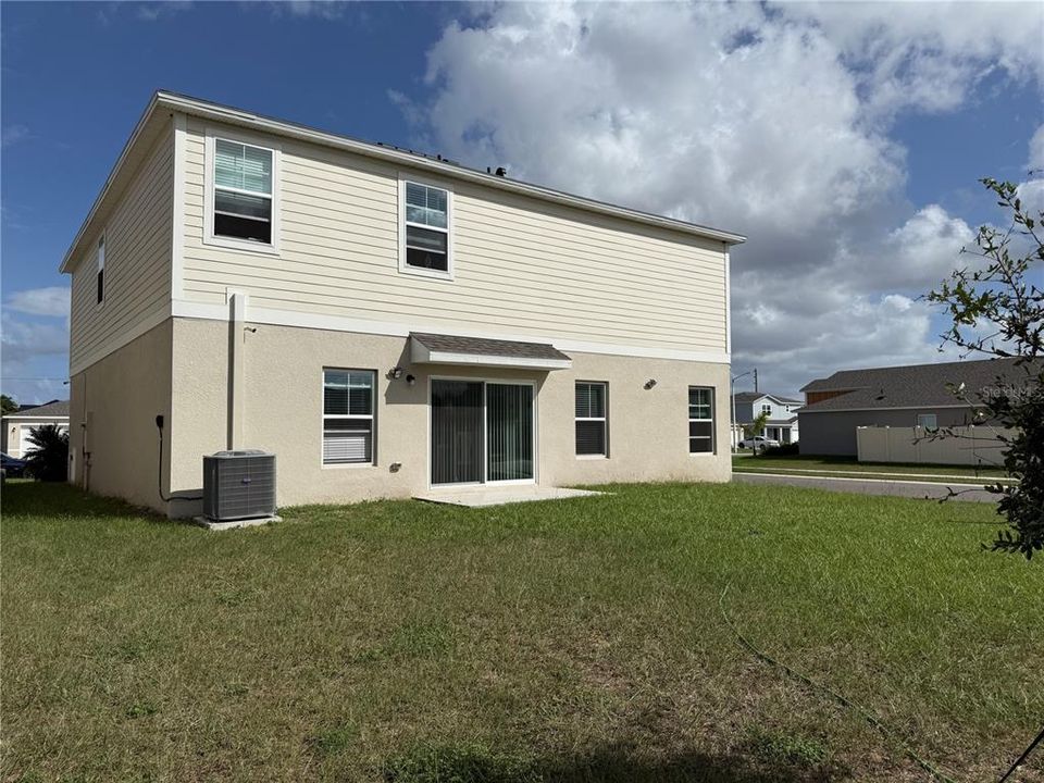 出租: $2,400 (5 贝兹, 3 浴室, 2888 平方英尺)