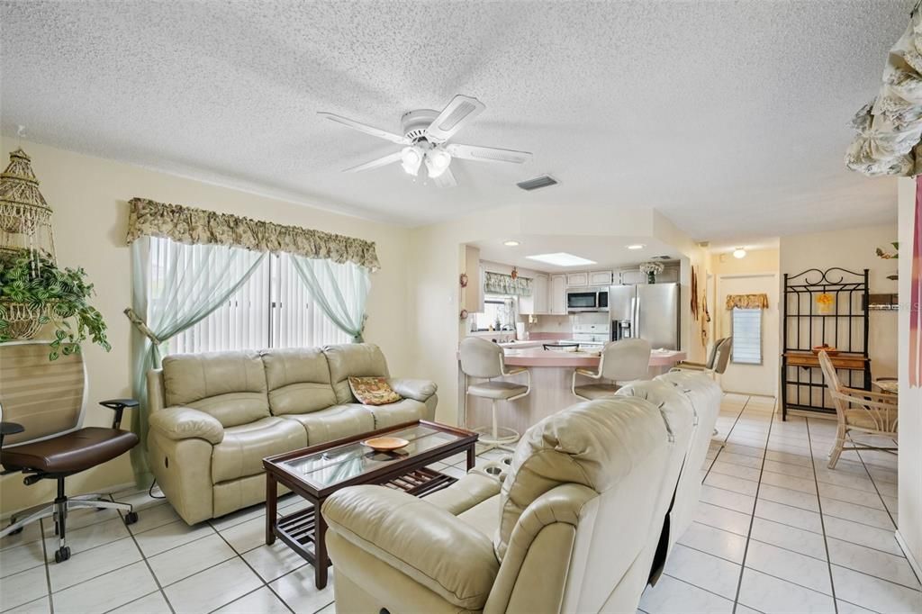 Active With Contract: $300,000 (3 beds, 3 baths, 1780 Square Feet)