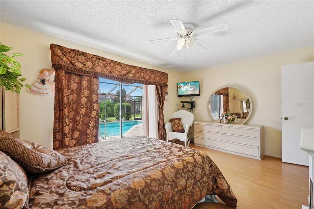 Active With Contract: $300,000 (3 beds, 3 baths, 1780 Square Feet)