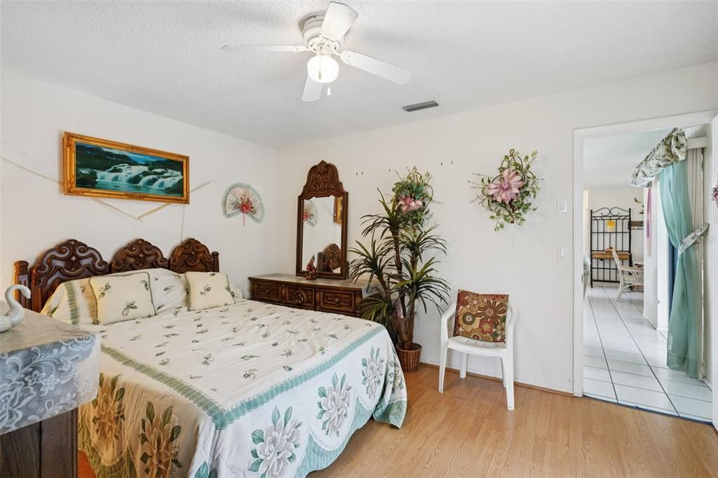 Active With Contract: $300,000 (3 beds, 3 baths, 1780 Square Feet)