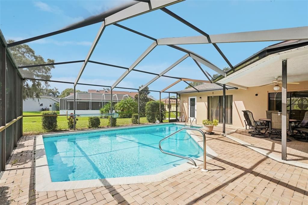 Active With Contract: $300,000 (3 beds, 3 baths, 1780 Square Feet)